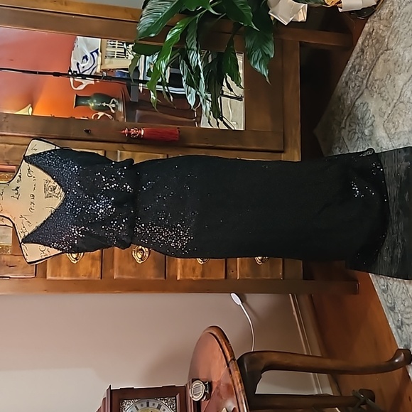 Adrianna Papell black sequin column dress size 4